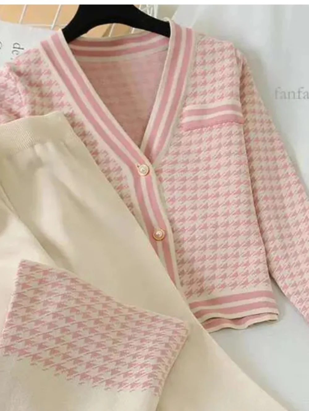 Cardigan Knot houndstooth Pink and cream Small EUC